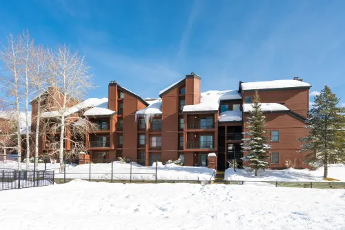 Stunning Mountain Views and Cozy Gas Fireplace - Elegant Ski Retreat