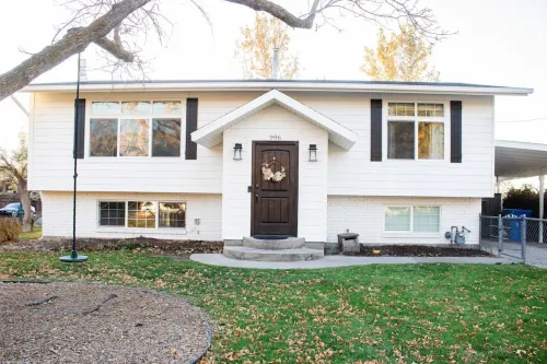 Beautiful Backyard with Play Area and Patio - Cozy Family Haven