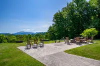 Cozy Fireplace, Outdoor Patio & Community Pool - Elegant Oasis Hotels in Blount County