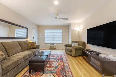 Stunning River Views and Modern Comforts - Cozy Oasis