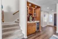 Tranquil Oasis with Pond View and Community Pool - Elegant Retreat