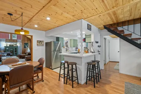 Mountain Cabin with Hot Tub and Game Room - Charming Rustic Retreat