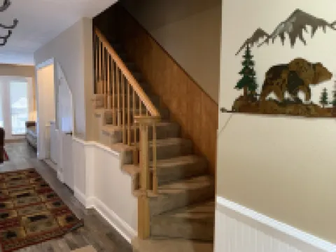 High Speed Wifi and Fireplace - Beautiful and Spacious Retreat