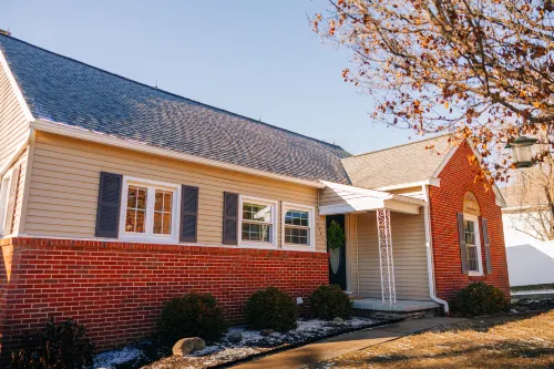 Horizon Haven | Family Getaway in Amish Country w/ Big Views + 3 min walk to food & shops Hotels in Walnut Creek Township