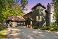 Breathtaking Lake Views and Hot Tub - Amazing Family Retreat Hotels in Bolton