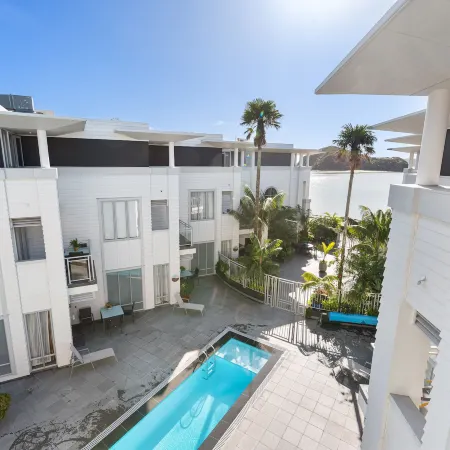 Paihia 2 Bedroom Apartment with Pool