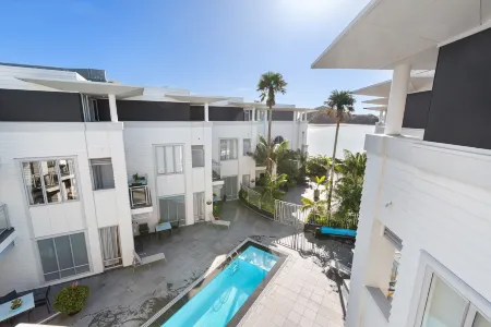 Paihia 2 Bedroom Apartment with Pool