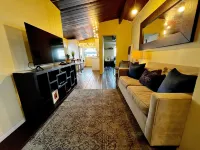 Sunset Haven: Lakeside Charm in Ocean Beach Hotels in Misson Bay / Loma Heights