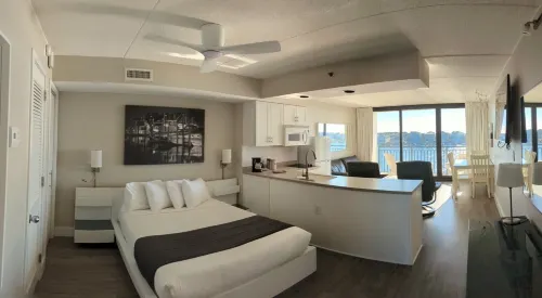 Harbor Inn