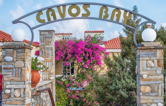 Cavos Bay Hotel & Studios