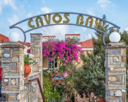 カヴォス ベイ ホテル ＆ スタジオ イカリア島のホテル