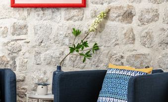 L & L Old Town Apartments