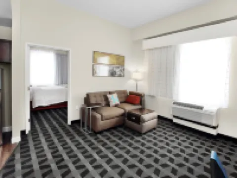 タウンプレース・スイート・グローブシティ・マーサー/アウトレット スプリングフィールドのホテル