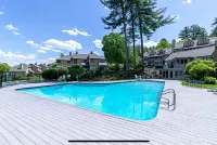 NEW! Charming Townhouse + Shared POOL Hotels in Gilford
