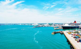 Shirley House Self Catering Guest House, 5 Min Drive to Cruise Ship Terminals and City Centre