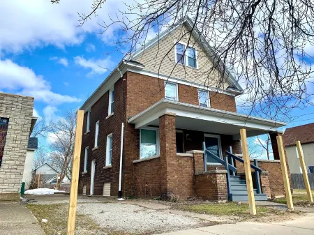 The Hennepin House-Private Yard &Parking Отели в г. Льюистон