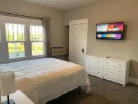 Twin Lakes Creamery, Grill & Inn