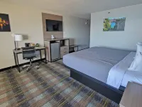 Bavarian Haus Lakefront Inn Hotel di St. Ignace Township