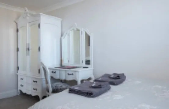 2 Bed Apt - Sea Views Seafront Location & Parking