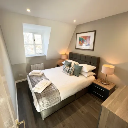 Beautiful Central Apartment with Parking