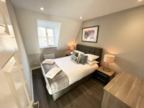 Beautiful Central Apartment with Parking