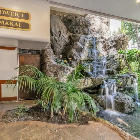 Excellent Diamond Head View Condo - Remodeled, Free Parking!
