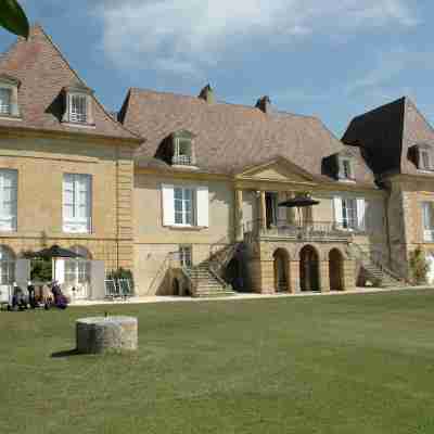 Hôtel Château les Merles Hotel Exterior