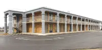 Econo Lodge - parking