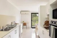 73 Bale Street Hotels in Darra
