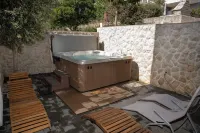 Anabella Apartment - Jacuzzi & Infra Sauna Hotels in Novalja