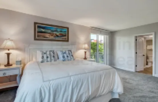 紅色帷幕提供的1386船觀圈3卧室公寓