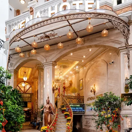ATHENA HOTEL QUY NHON Отели рядом с достопримечательностью «Городской пляж»