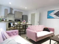 Tudors ESuites 4 Bedroom House with Garden Hotel a Smethwick