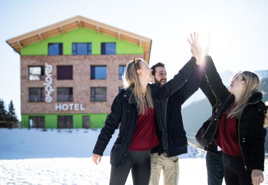 익스플로러 호텔 썸네일