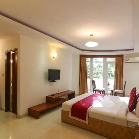 Icon Suites by Bhagini Отели рядом с достопримечательностью «Технопарк «Престиж»»