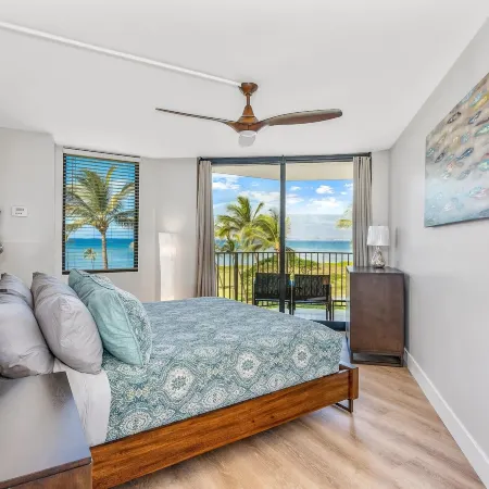 Elegant Penthouse Oceanfront Vistas