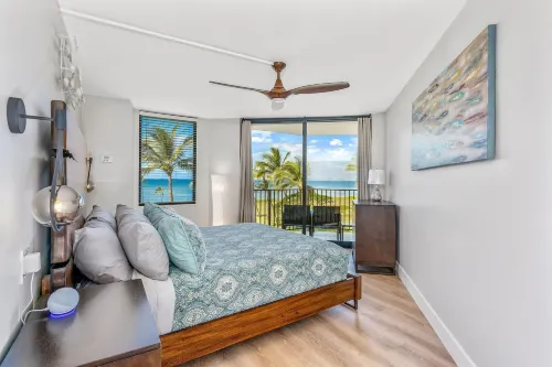 Elegant Penthouse Oceanfront Vistas