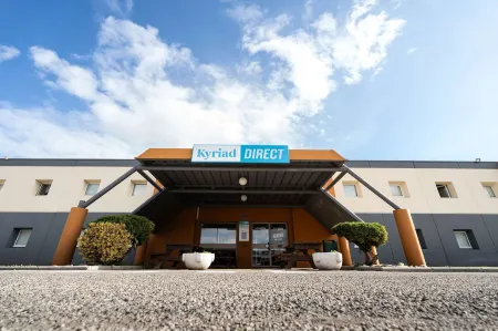 Kyriad Direct Brignoles - Provence Verte Отели рядом с достопримечательностью «Chapelle Saint Sébastien»