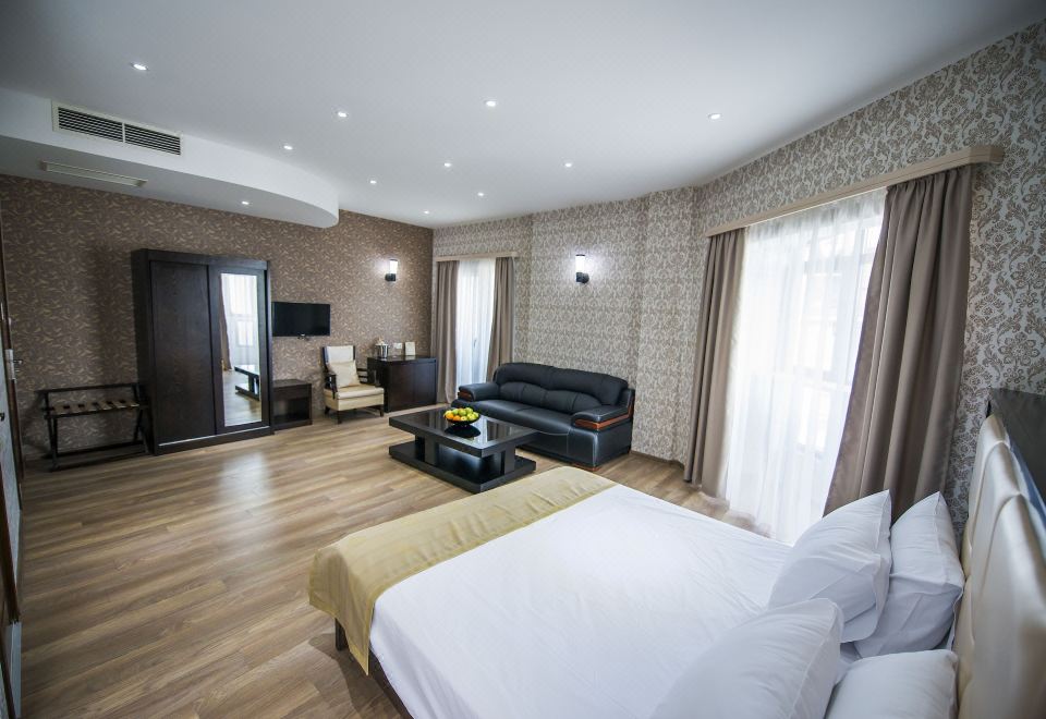 Friendship House 이미지