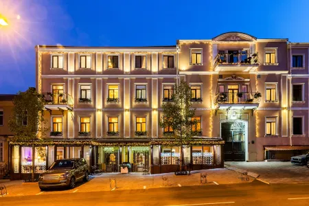 Frederic Koklen Boutique Hotel Отели рядом с достопримечательностью «Храм святого апостола Луки»