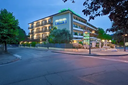 Hotel Petrarca Terme Отели рядом с достопримечательностью «Oratorio della Madonna Nera»