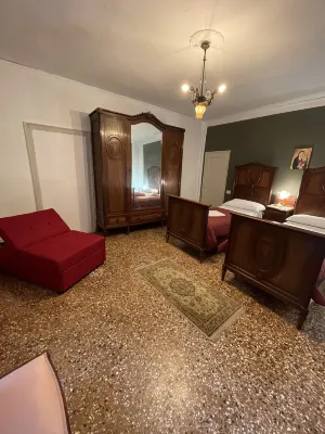 Lions Venice Guest House