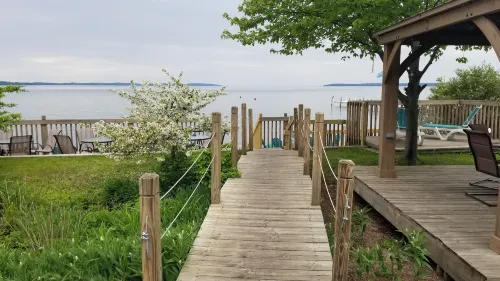 Brio Beach Inn - parking