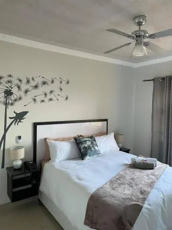 Mohlakeng Guest House Отели в г. Западный Ранд