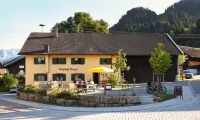 Alps Hostel Hotels in Görisried