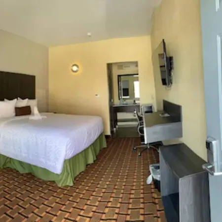 HomeStay Inn & Suites Edinburg