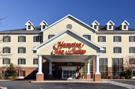 Hampton Inn & Suites State College at Williamsburg Square Отели в г. Порт Матилда