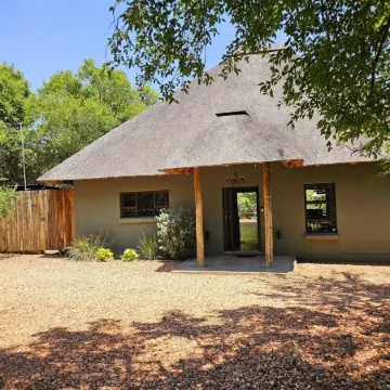 Kingfisher Creek Safari Lodge