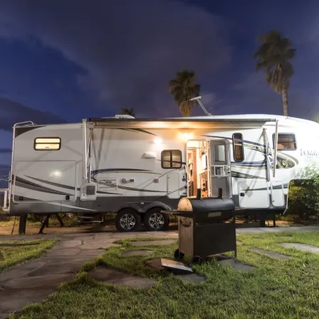 Mei the Caravan Отели рядом с достопримечательностью «Пляж Джимйонг»