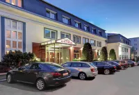 Hotel Astra - ที่มีที่จอดรถ